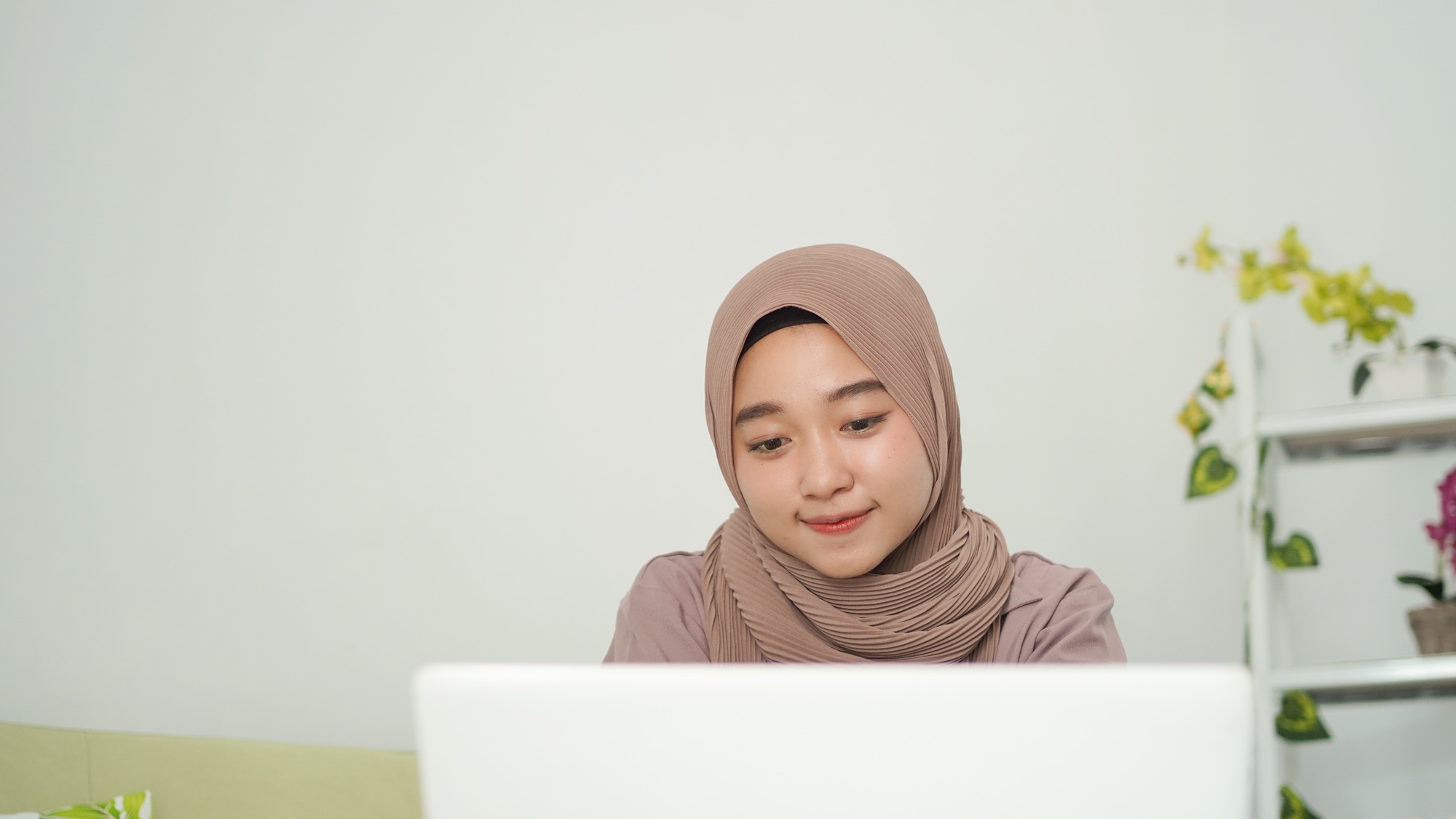 A Fibernatic customer managing her business online